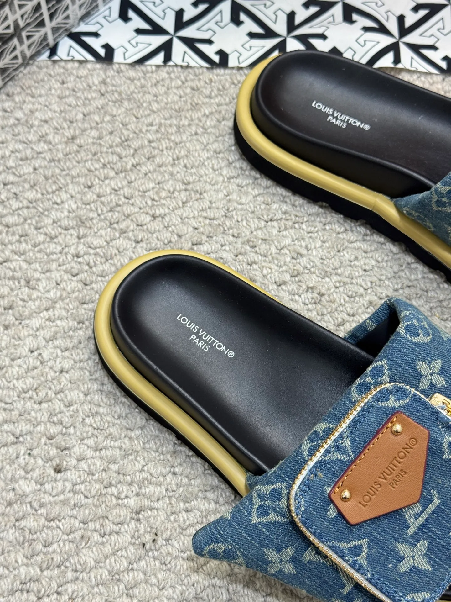 Men's shoes 💰400 [New style] 🦇🦇Top original order [Louis Vuitton] Couple style 👫Spring and summer style🎯🎯As an active family in the fashion industry ⭐ Lv is characterized by bold innovation ⚡Fabric down cloth🔥 Combined outsole, clean and tidy ⚡Fashionable and generous🌹Multiple colors available..Size: 36-44 (45 customized